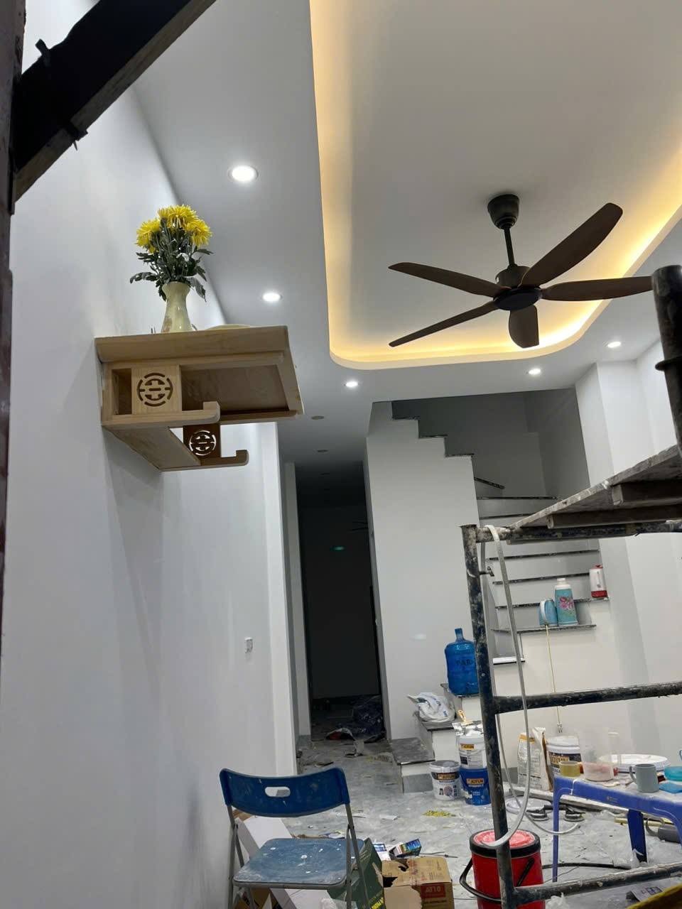 Căn nhà trong thời gian xây dựng, cả gia đình háo hức chờ mong