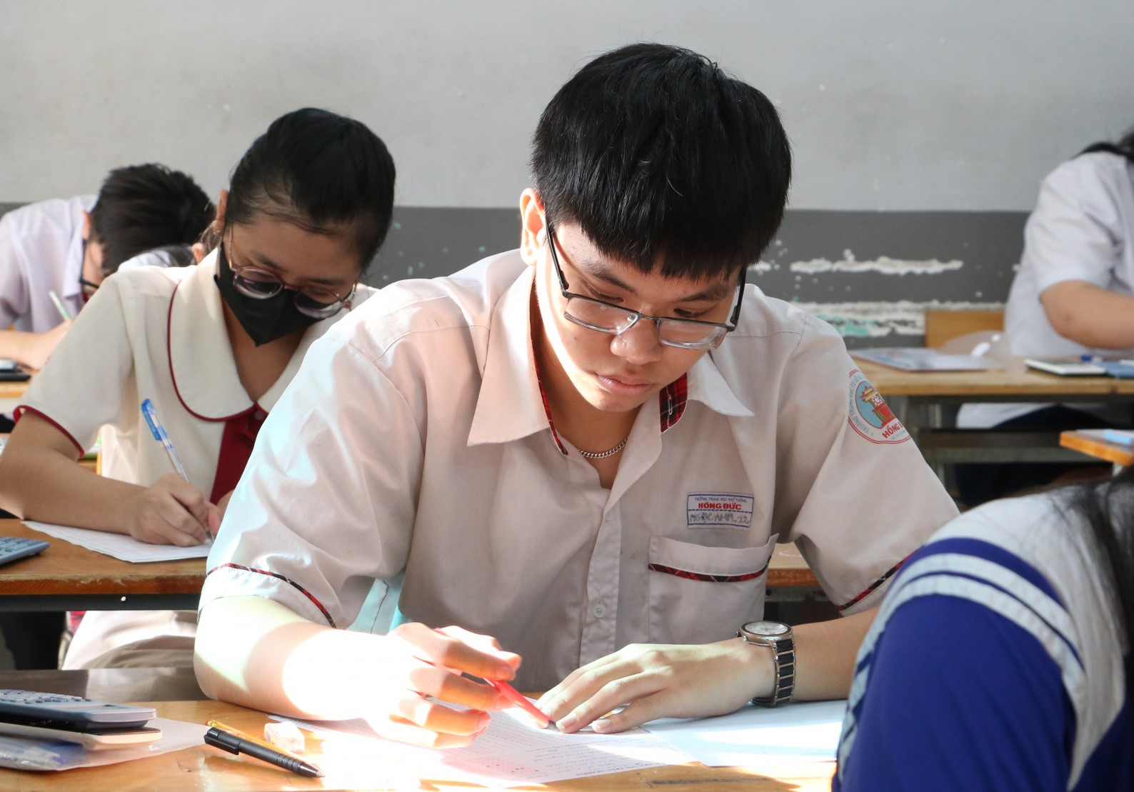 Thí sinh tham dự kỳ thi tốt nghiệp THPT năm 2025 tại TPHCM - Ảnh: Trang Thư