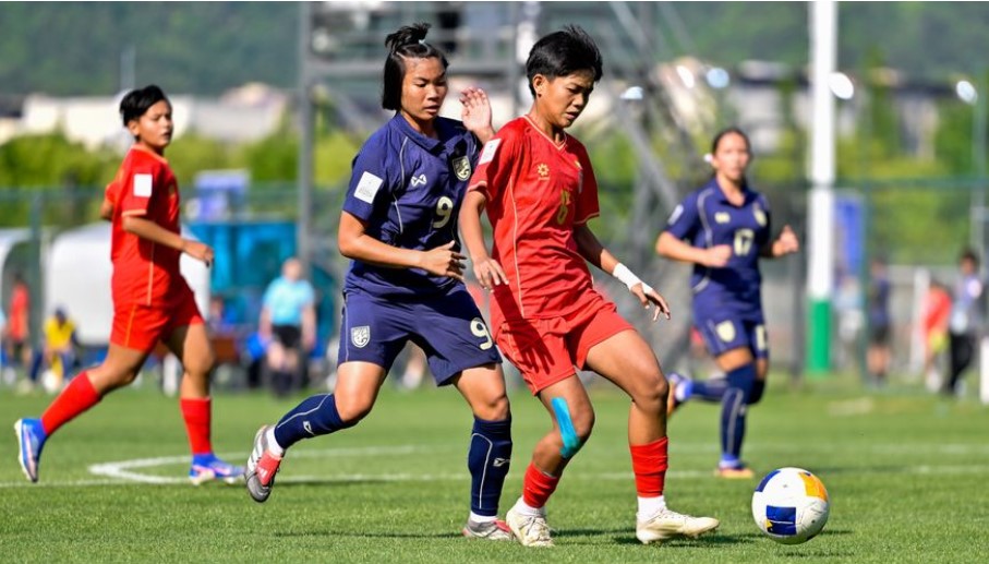 Thái Lan (áo xanh) trong trận thắng Myanmar 1-0 - Ảnh: AFC