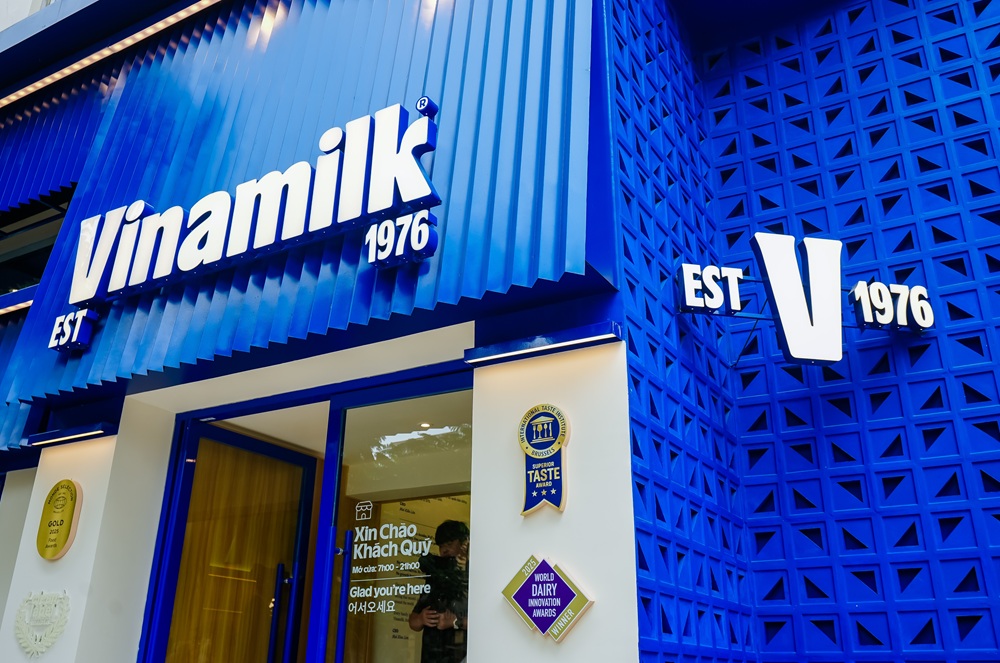 Vinamilk mở các cửa hàng theo nhận diện thương hiệu mới trên cả nước - Ảnh: Vi Nam