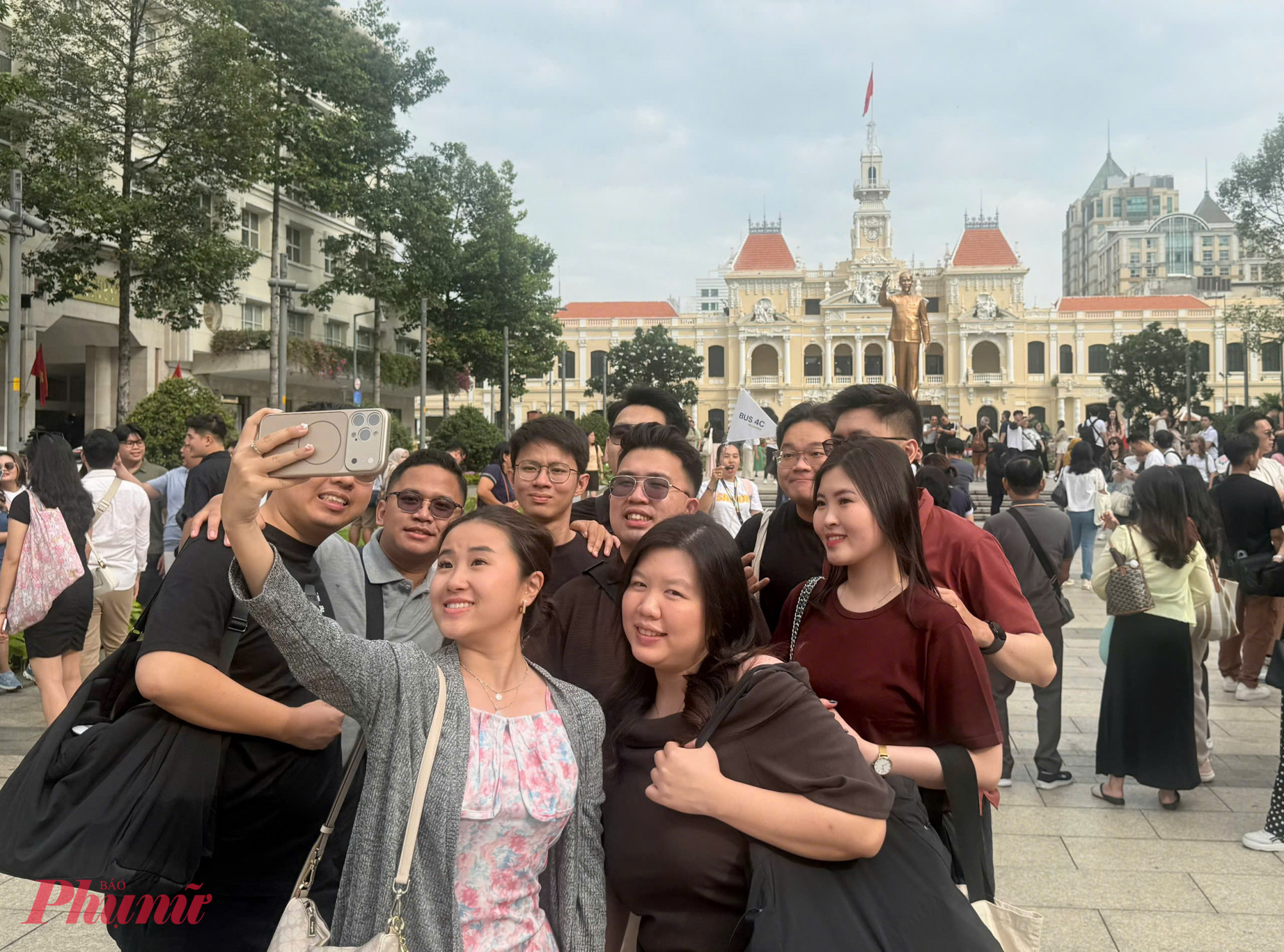 Du khách kết hợp du lịch hội thảo, hội nghị của một công ty Indonesia đến TPHCM. Ảnh: Quốc Thái