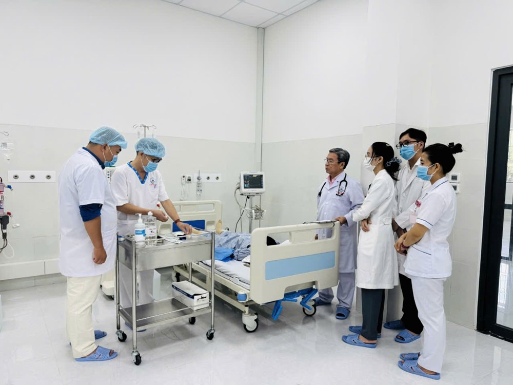 Người dân được chạy thận nhân tạo ngay tại Côn Đảo, ảnh SYT