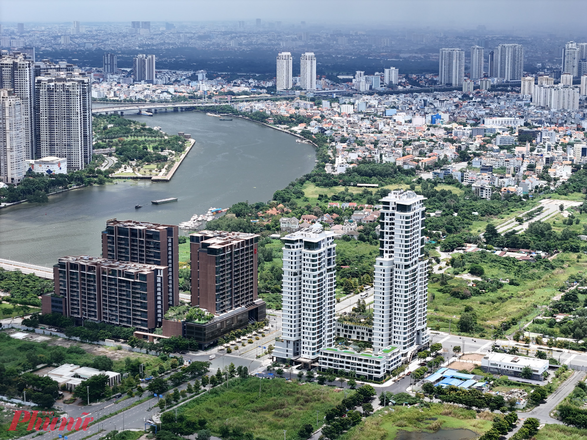 Các chuyên gia dự báo, đến cuối năm nay, dòng tiền vào bất động sản có thể gia tăng trở lại nhưng theo hướng chọn lọc hơn, tập trung vào các dự án có pháp lý rõ ràng