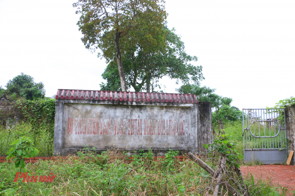 Nguyên nhân chính được chỉ ra ở Di tích Tháp đôi Liễu Cốc xuống cấp do là thiếu kinh phí trùng tu, tôn tạo. Dù đã có những đề xuất khảo cổ, nghiên cứu và bảo tồn từ rất sớm, nhưng việc triển khai vẫn chậm trễ do chưa bố trí được nguồn lực .