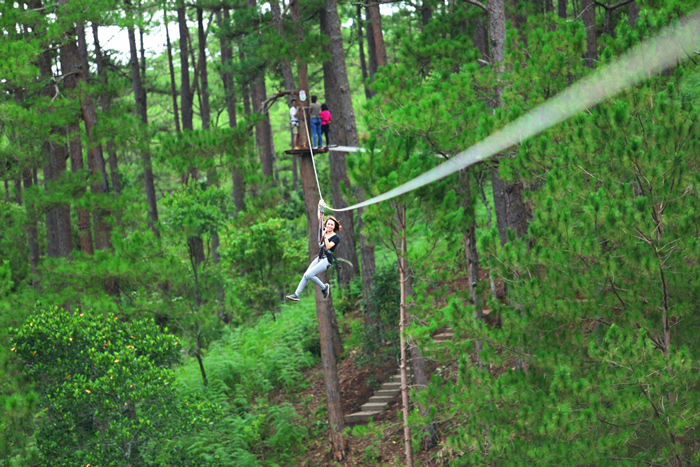 Nhiều trường hợp tử vong khi trượt zipline - Ảnh: ĐL
