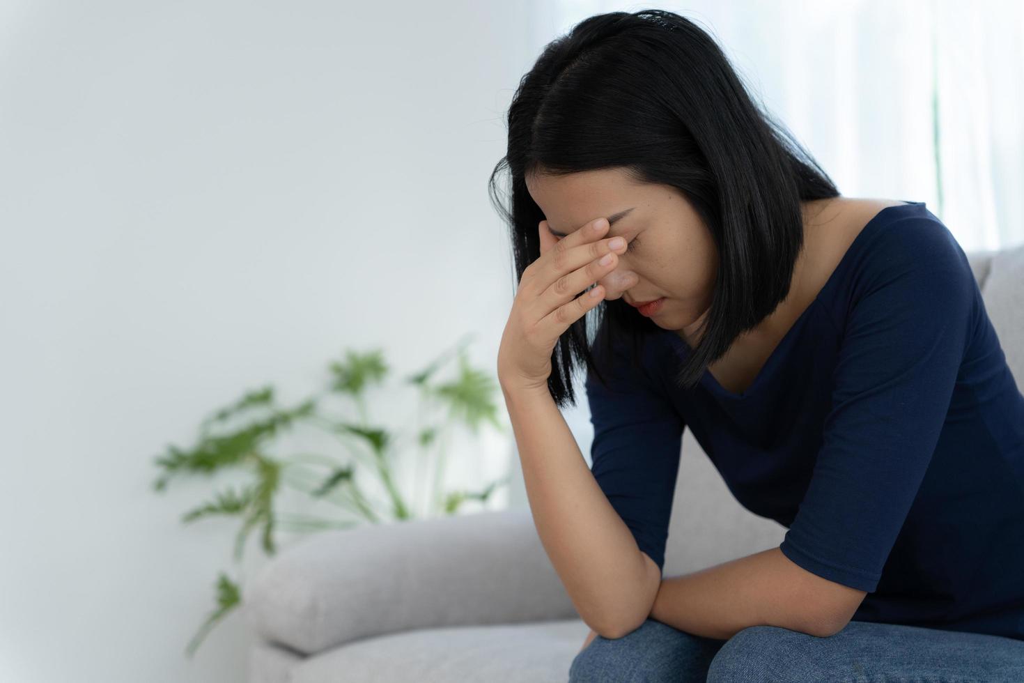 liệu chị có đủ kiên quyết để quét sạch tàn dư của một quá khứ đầy phản bội ra khỏi hiên nhà