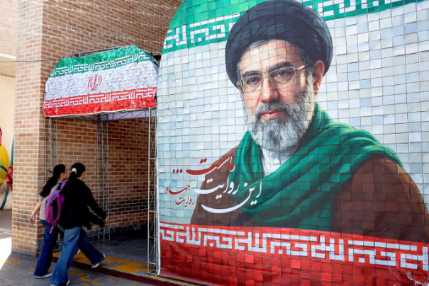  Iran xem xét đề xuất hòa bình khi ông Trump nói một thỏa thuận 'rất có thể'
