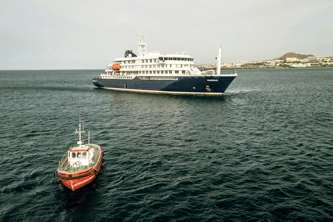 Con tàu du lịch MV Hondius gặp nạn khi đang trên đường đến đảo Tenerife (Tây Ban Nha) - Nguồn ảnh: Getty Images