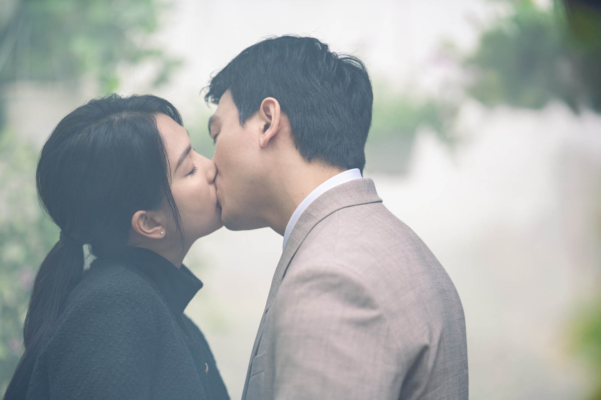 Trong phim Ngọc Trinh và Lê Xuân Tiền có nhiều cảnh hôn 