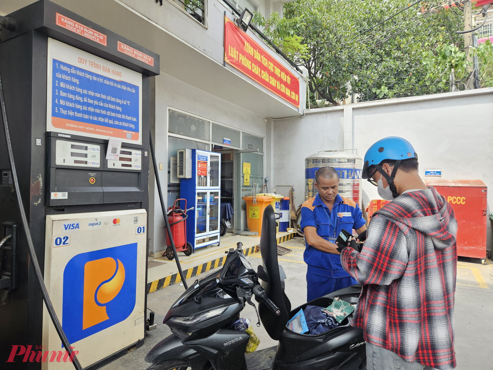 Giá xăng dầu tăng giảm trái chiều - Ảnh: Ngọc Thùy