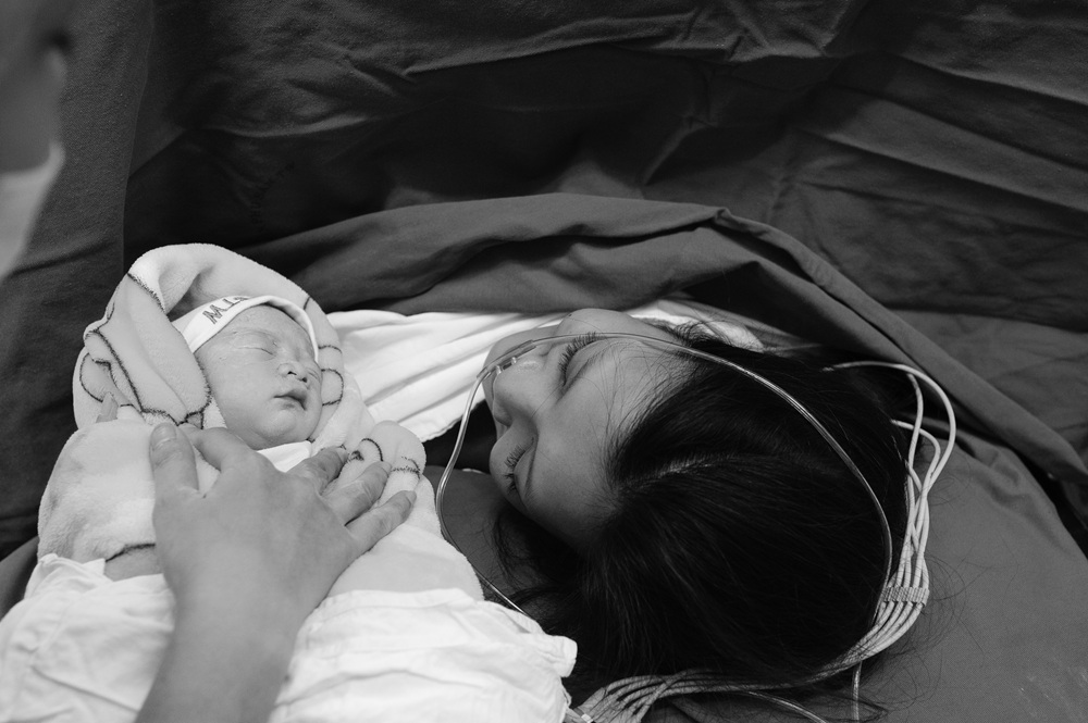 Các mẹ ngày nay chủ động tìm hiểu thông tin, nhưng việc lựa chọn sản phẩm cho trẻ sơ sinh cũng trở nên phức tạp hơn - Ảnh: Mamamy