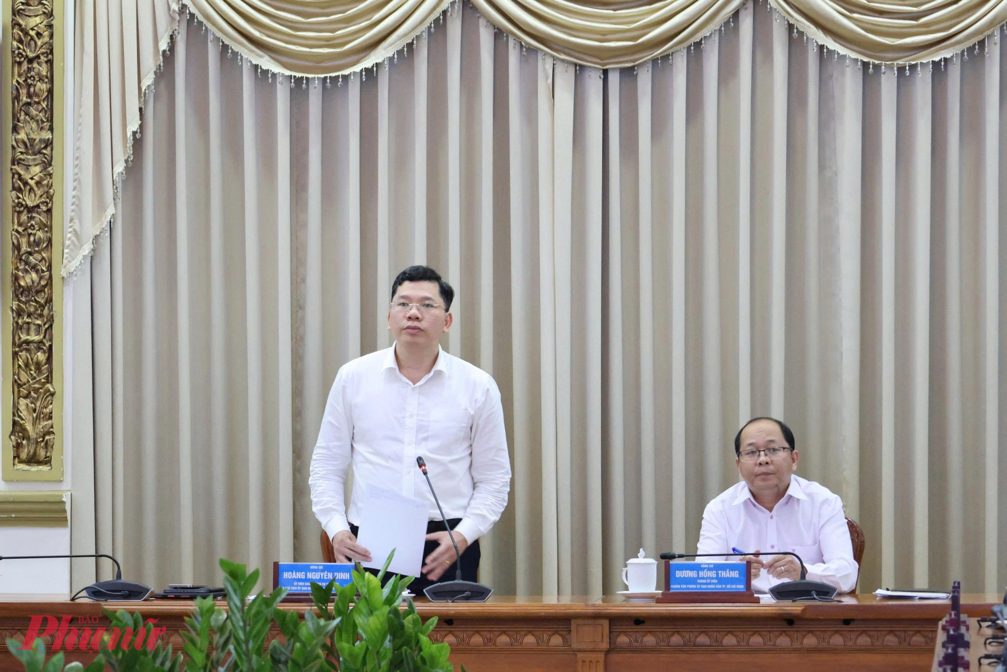 Ông Hoàng Nguyên Dinh - Phó chủ tịch UBND TPHCM chủ trì hội nghị - Ảnh: T.T