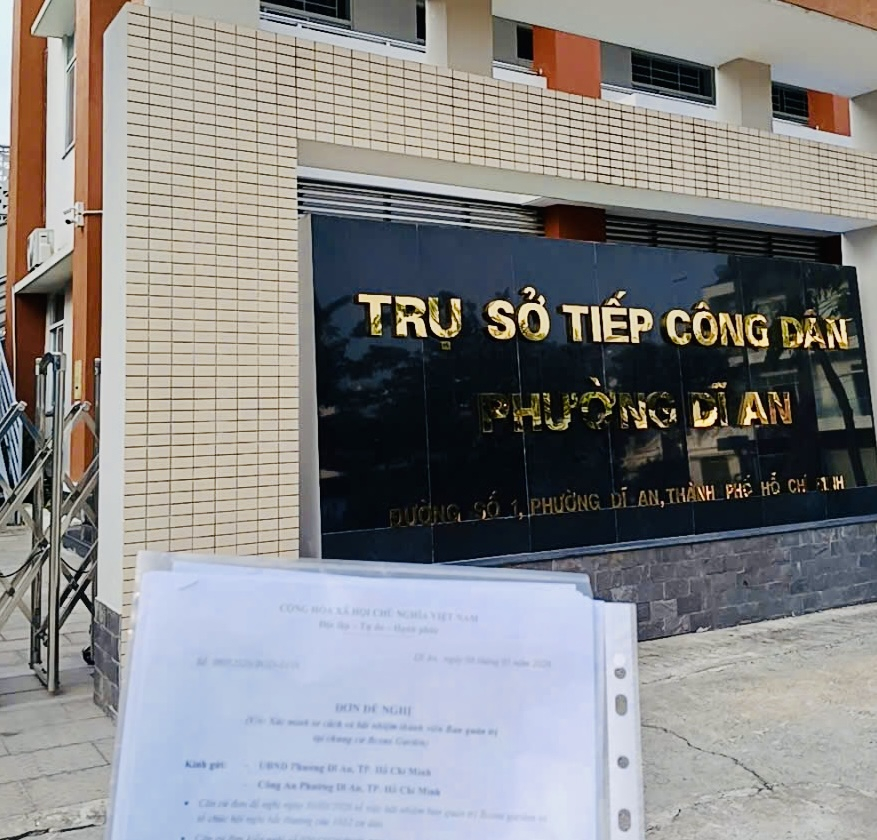 Đại diện cư dân Bcons Garden đã gửi đơn đề nghị xác minh tư cách và bãi nhiệm Ban quan trị Chung cư đến UBND phường Dĩ An ngày 8/4. Ảnh: Cư dân cung cấp