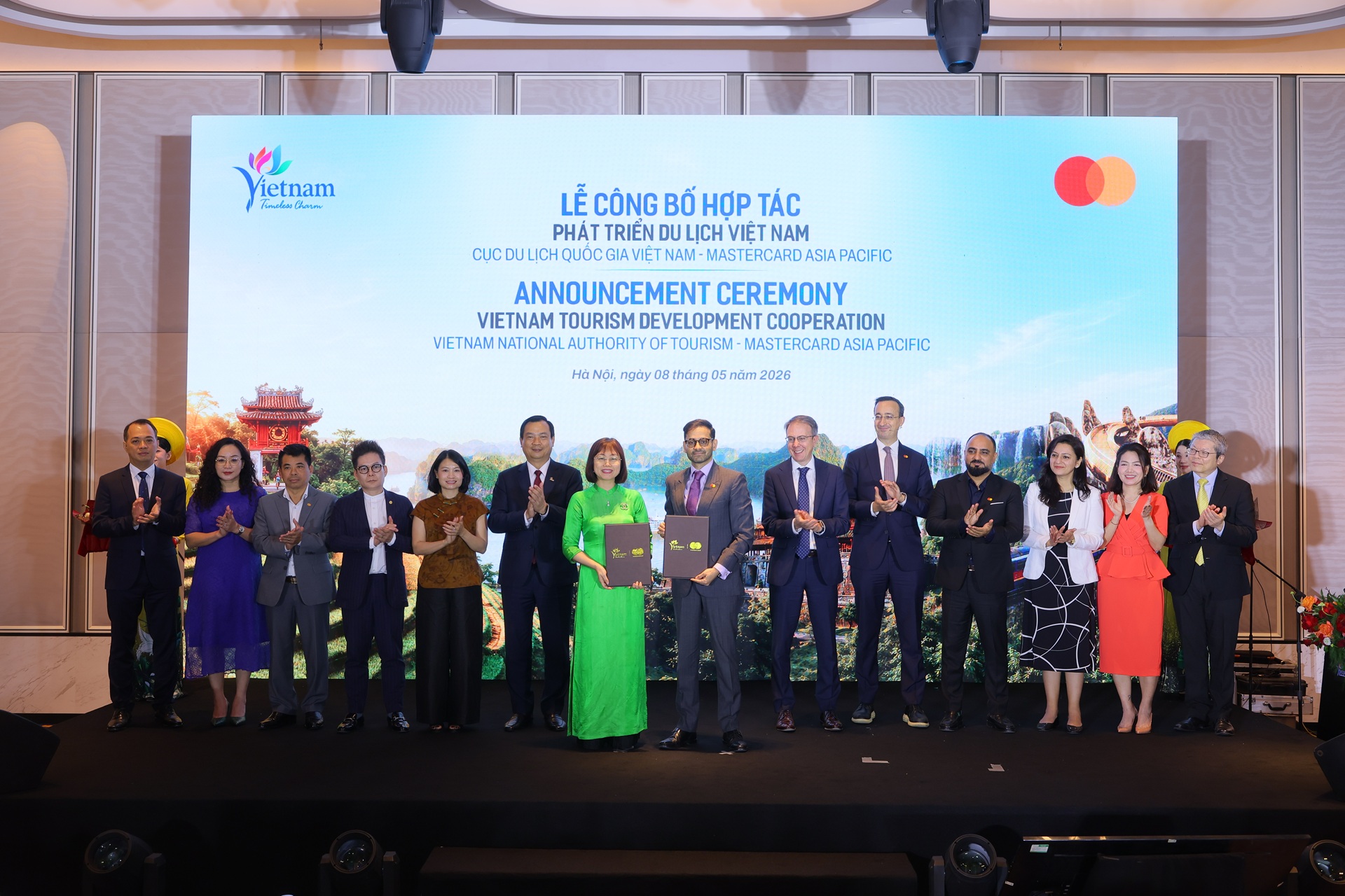 Lễ công bố hợp tác phát triển du lịch Việt Nam giữa VNAT và Mastercard - Ảnh: Mastercard