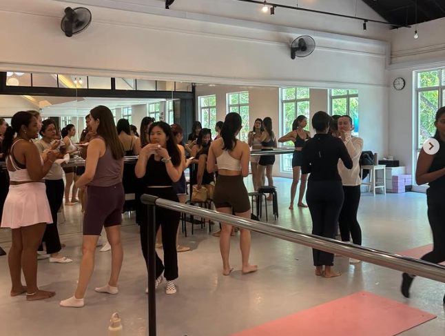 đang trở thành một cách mới để tạo dựng tình bạn – chậm hơn, nhỏ hơn nhưng cá nhân và sâu sắc hơn.