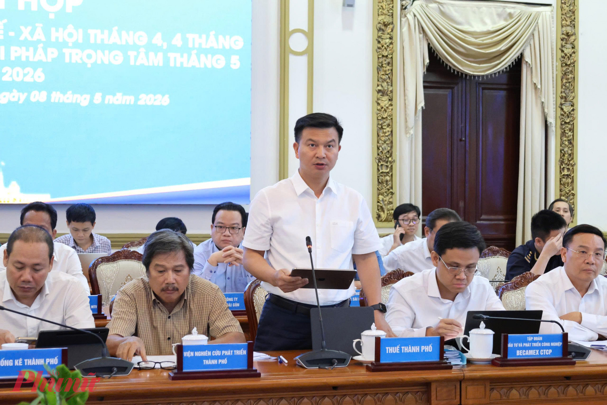 Các lãnh đạo sở ngành phát biểu tham luận tại hội nghị - Ảnh: T.T