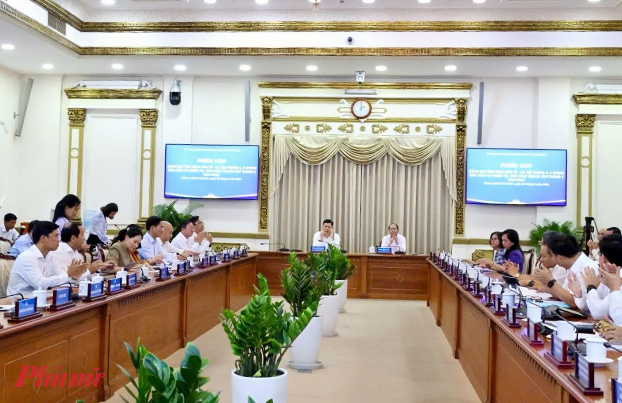 Hội nghị đánh giá tình hình kinh tế - xã hội tháng 4 và triển khai nhiệm vụ trọng tâm tháng 5/2026 - Ảnh: T.T