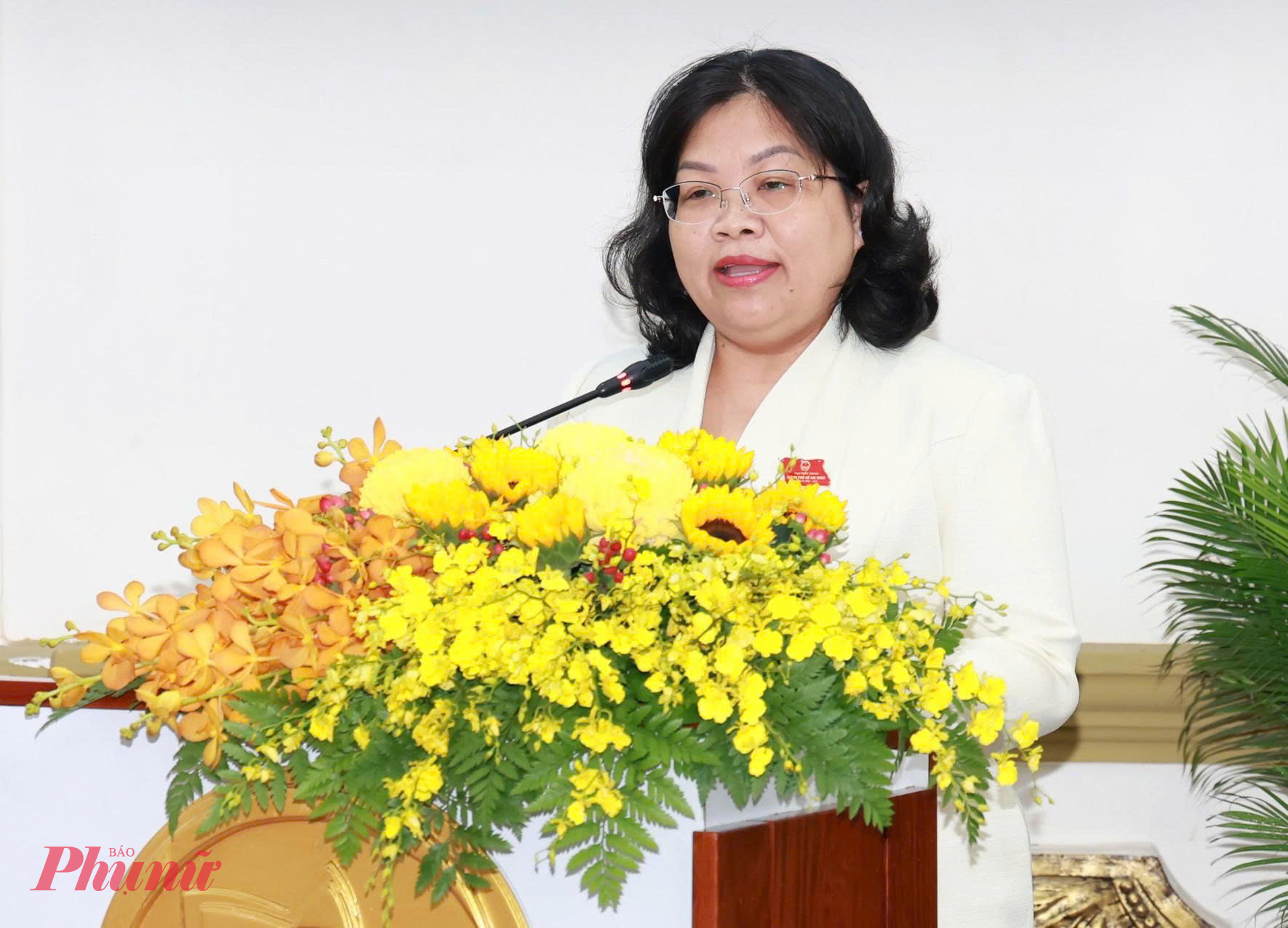 Bà Nguyễn Trường Nhật Phượng phát biểu khai mạc hội thảo về xây dựng Luật Đô thị đặc biệt cho TPHCM - Ảnh: Thanh Tâm