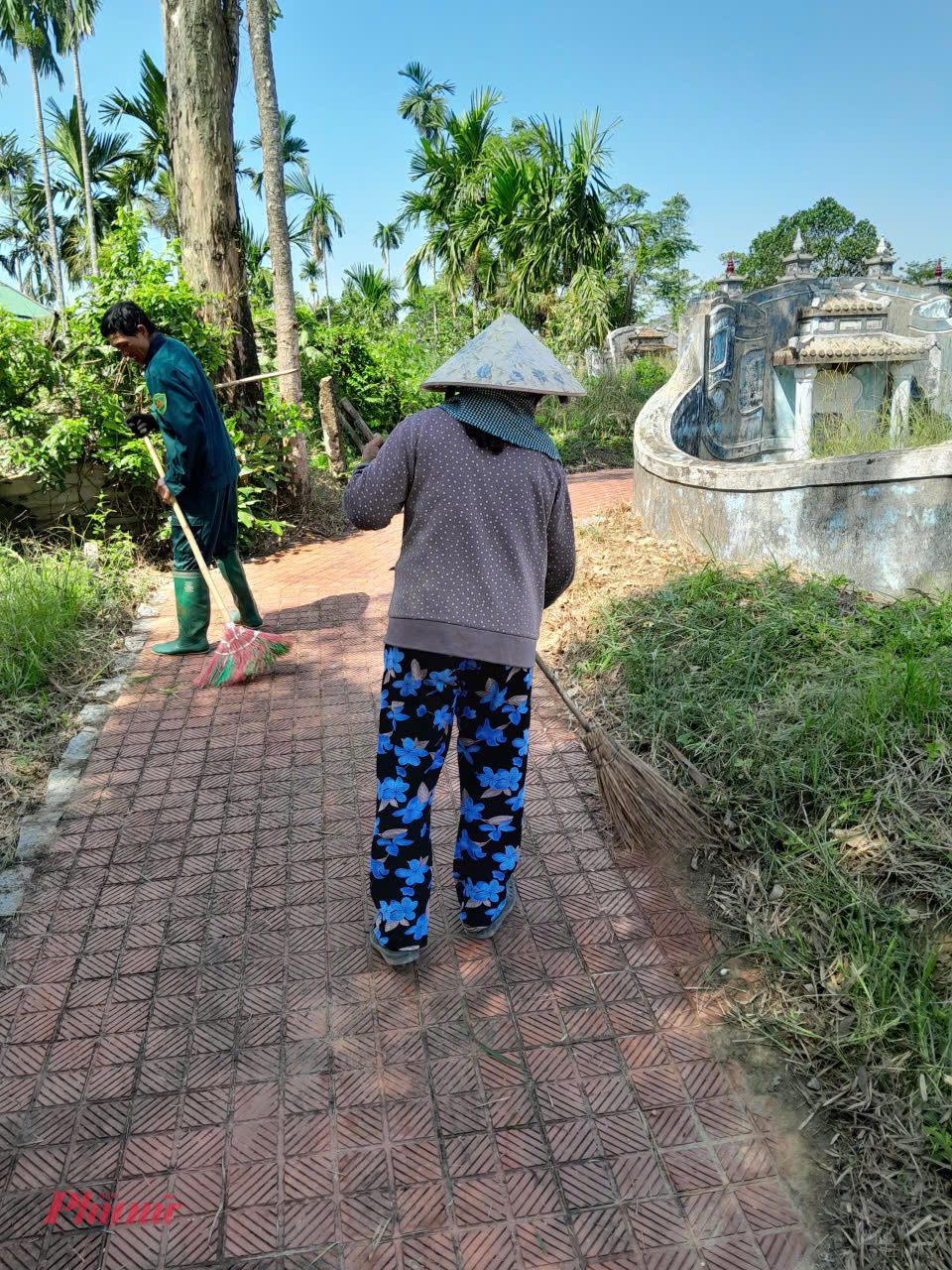 Lối vào di tích cùng được làm vệ sinh sạch sẽ hơn