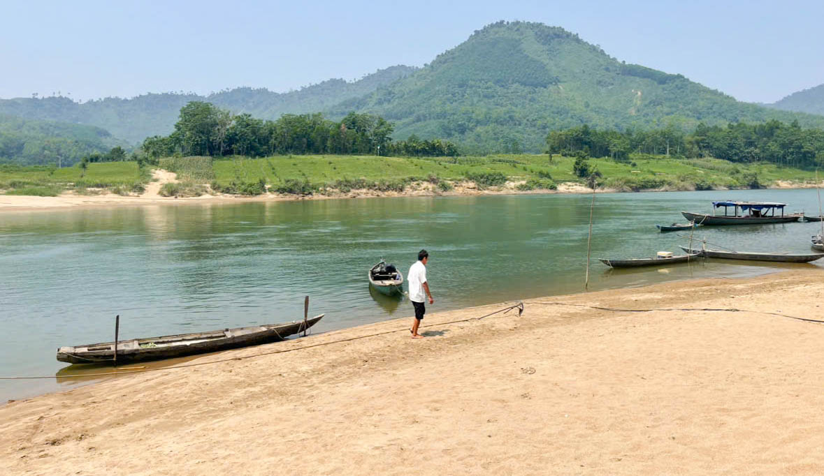 Chú Tiến- người lái đò địa phương 
