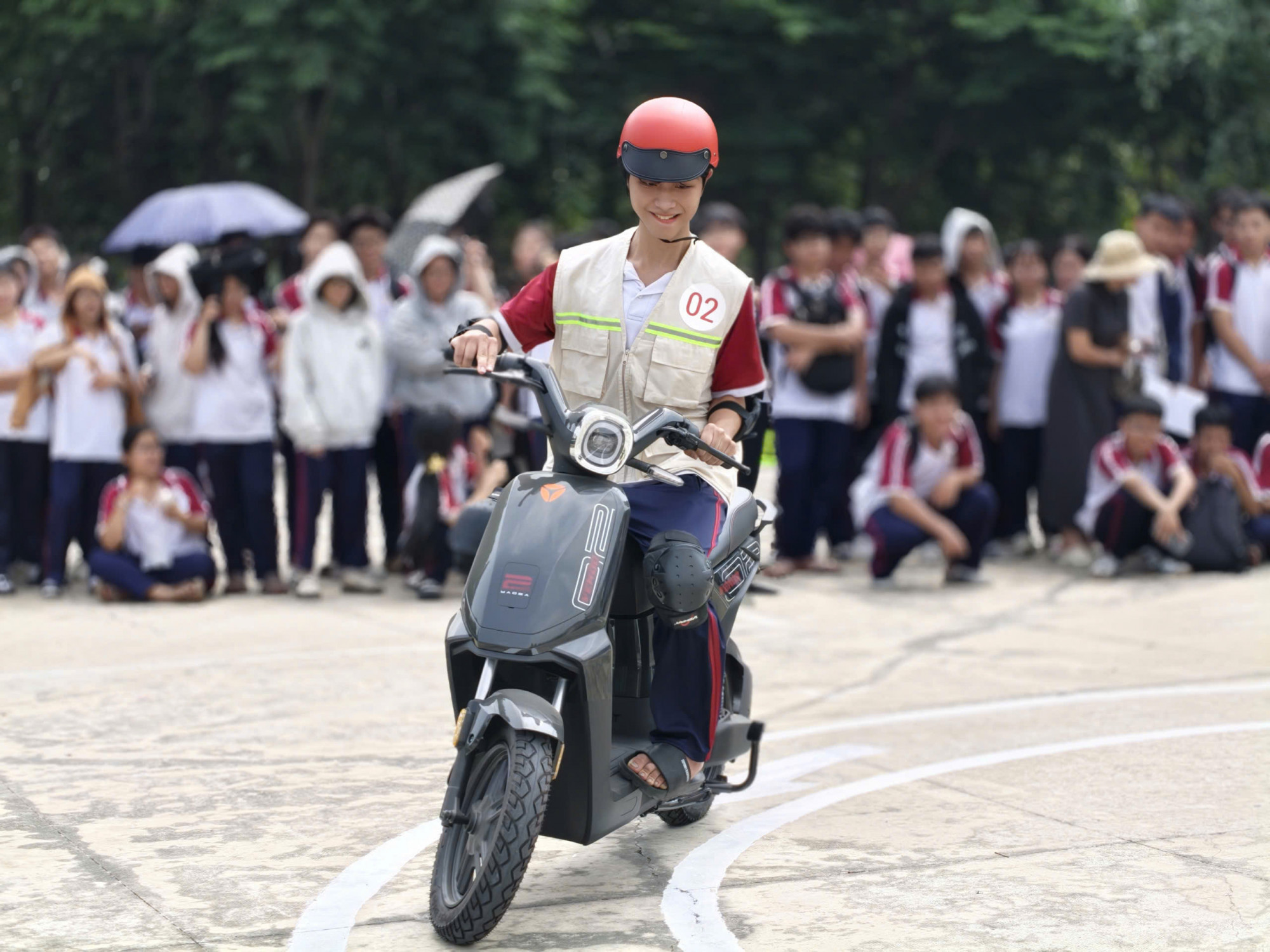 hững học sinh đạt yêu cầu sẽ được lực lượng CSGT cấp chứng chỉ hoàn thành chương trình tập huấn lái xe an toàn.