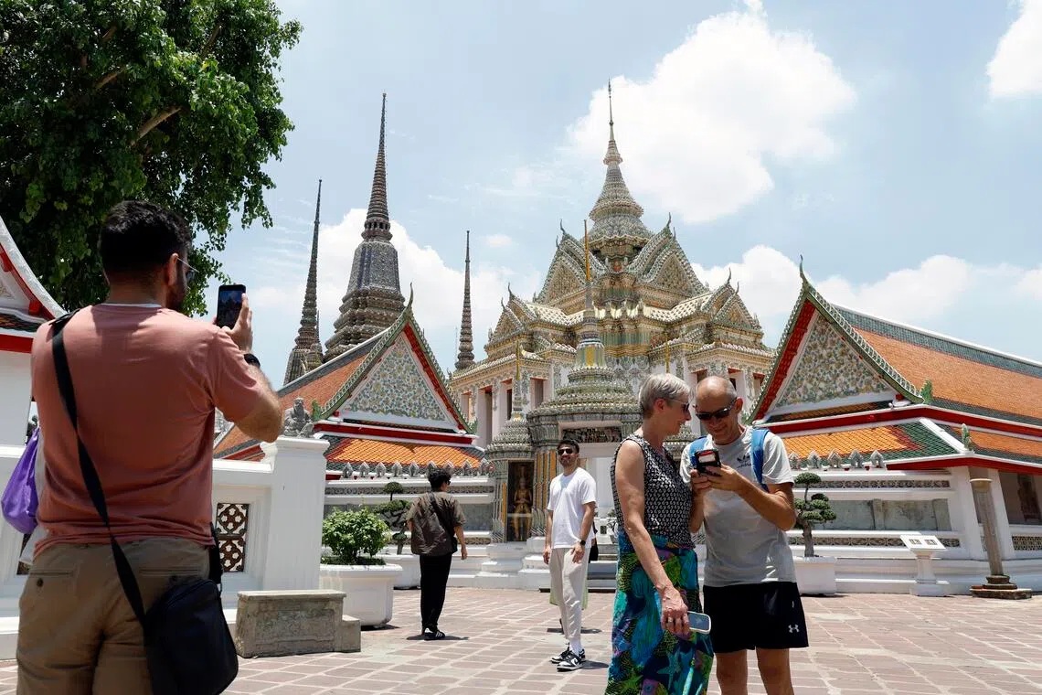 Ông Arsit Sampantharat, thư ký thường trực Bộ Nội vụ Thái Lan, cho biết hành vi không phù hợp của khách du lịch tại nhiều tỉnh thành đã ảnh hưởng đến hình ảnh ngành du lịch - Ảnh: EPA