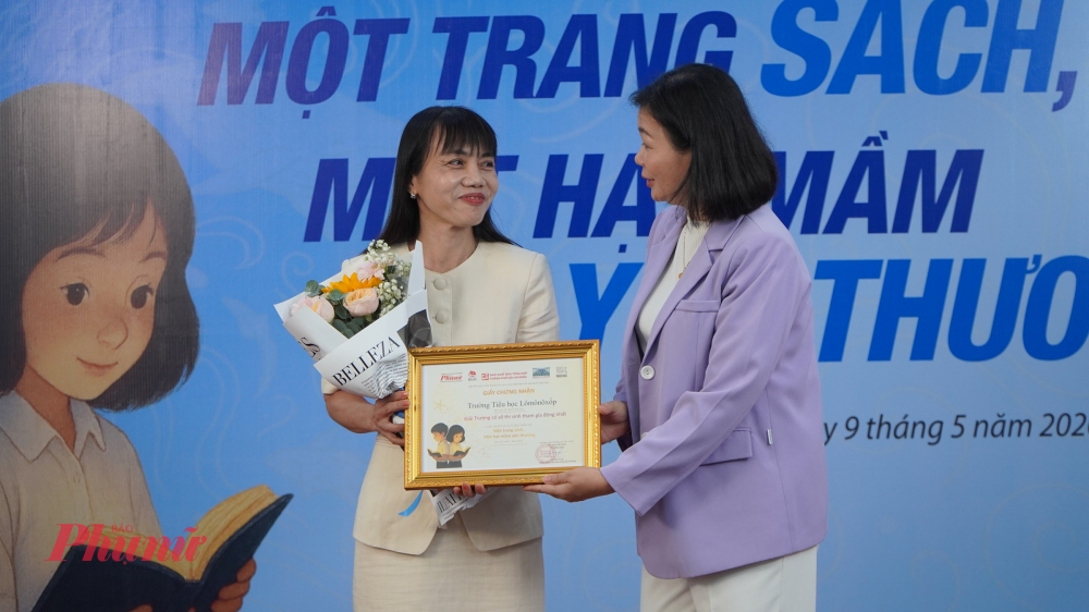 ban tổ chức cũng trao giải Trường có nhiều thí sinh dự thi nhất cho Trường Tiểu học Lômônôxốp, khẳng định tầm quan trọng của môi trường học đường trong việc khuyến đọc cho học sinh.