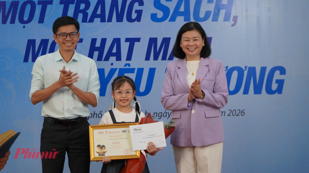 Bé Nguyễn Ngọc Minh Châu nhận giải Nhất.