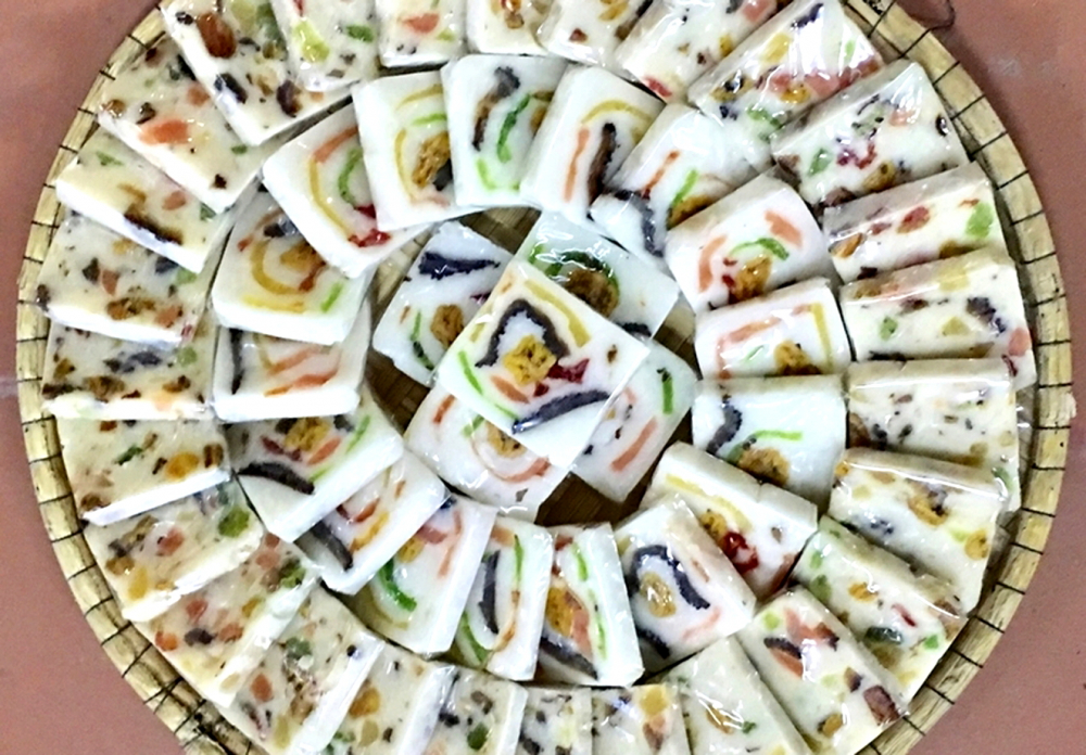 Bánh bó ngày nay thường chỉ chọn vài loại mứt làm nhân, khác với loại bánh nhiều loại nhân như mẹ tác giả làm ngày xưa - Ảnh do tác giả cung cấp