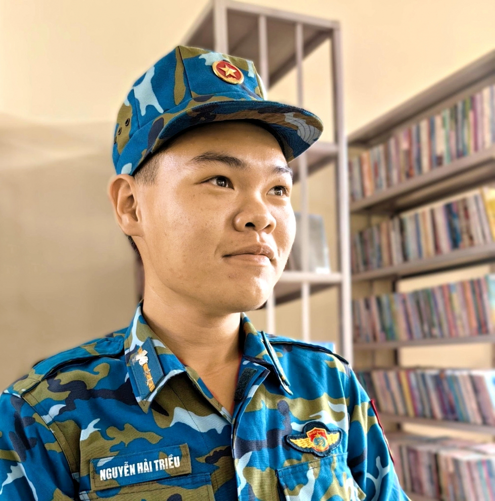 Trung sĩ Nguyễn Hải Triều kể về quá trình trưởng thành  qua từng ca trực - ẢNH: U.N.