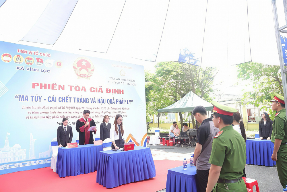 Lan tỏa kiến thức pháp luật bằng những buổi tuyên truyền gần dân, dễ hiểu Quang cảnh phiên toà. Ảnh: HD