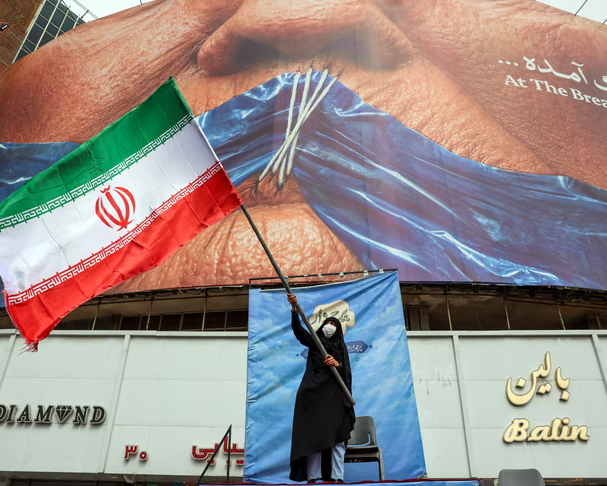 Iran cảnh báo các cuộc tấn công vào tàu thuyền Iran sẽ dẫn đến các cuộc tấn công vào các mục tiêu của Mỹ trong khu vực.