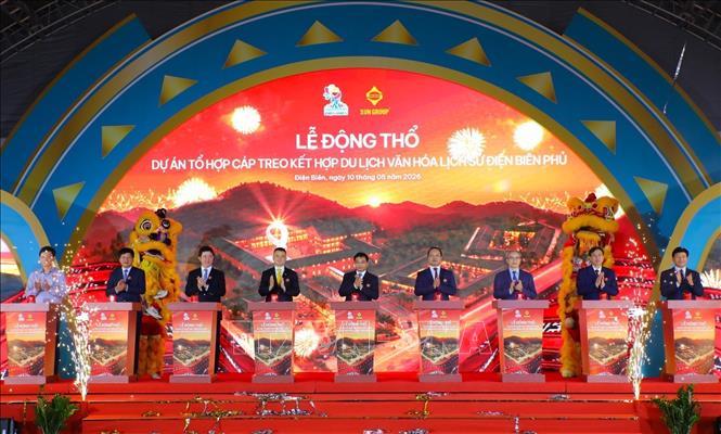 Phó Thủ tướng Nguyễn Văn Thắng cùng các đại biểu thực hiện nhấn nút động thổ Dự án Tổ hợp cáp treo kết hợp Du lịch văn hóa lịch sử Điện Biên Phủ - Ảnh: Xuân Tư/TTXVN