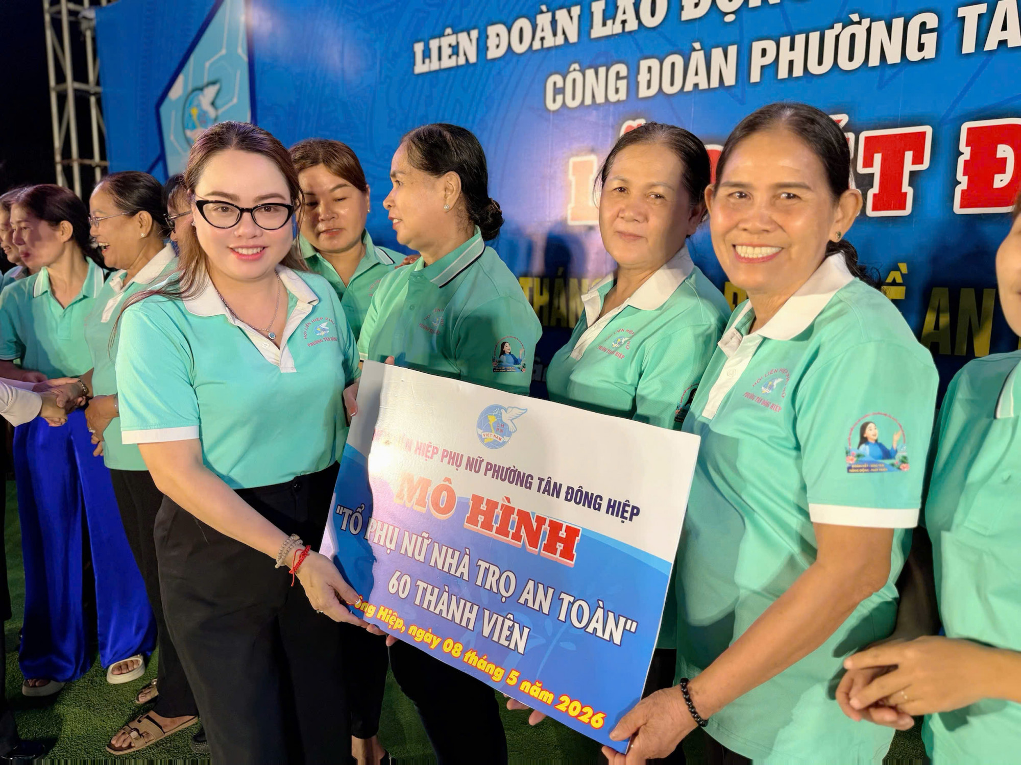 Ra mắt Tổ phụ nữ 