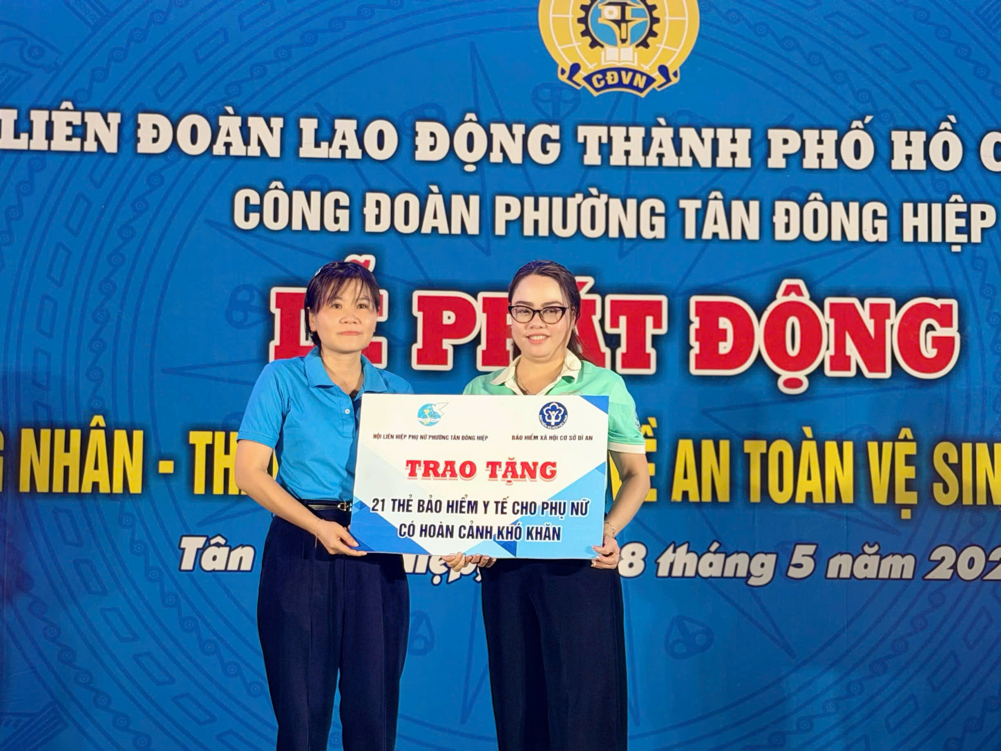 Hội LHPN phường Tân Đông Hiệp tặng 