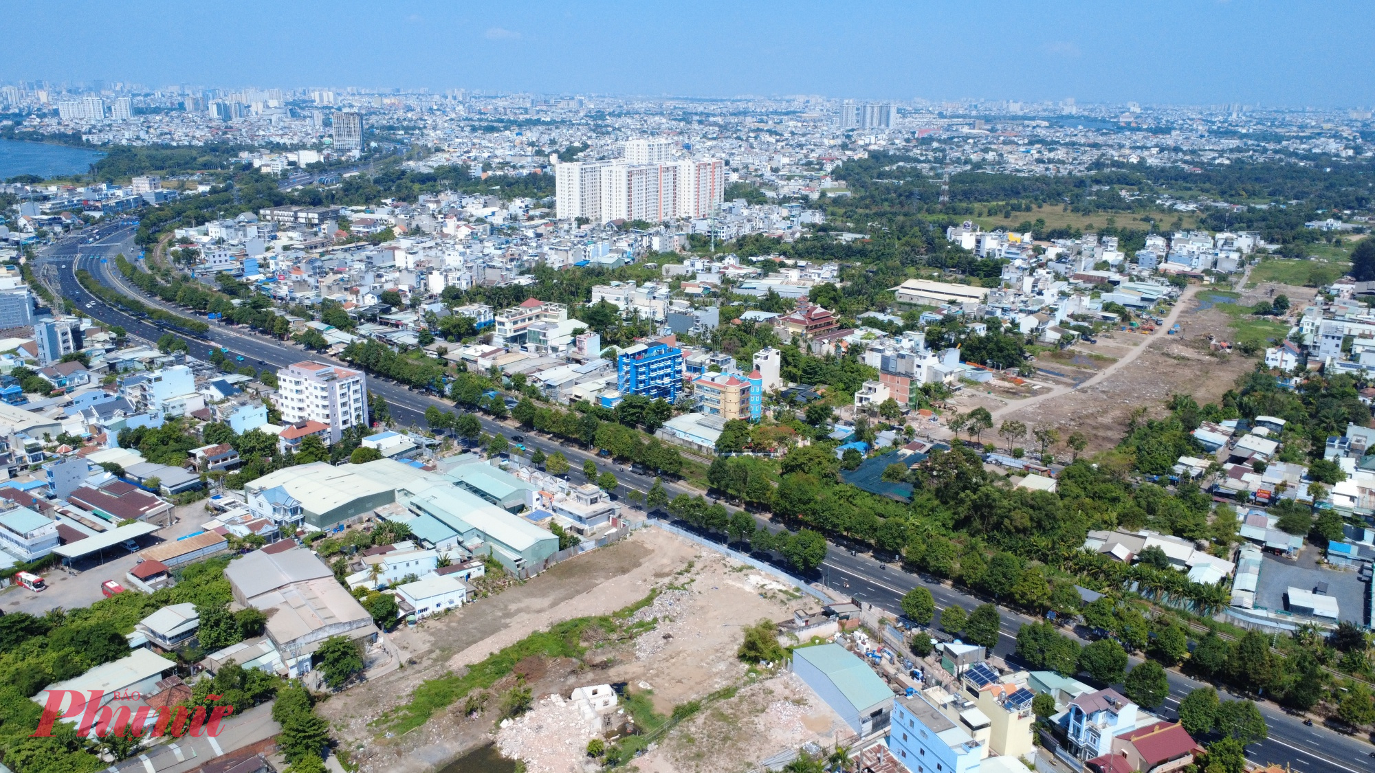 Khu vực nút giao Phạm Văn Đồng - Vành đai 2 (đoạn nối đoạn 2 và 3) sẽ được quy hoạch làm nút giao 3 tầng. Hiện một số căn nhà tại đây sẽ được giải tỏa trong thời gian tới.