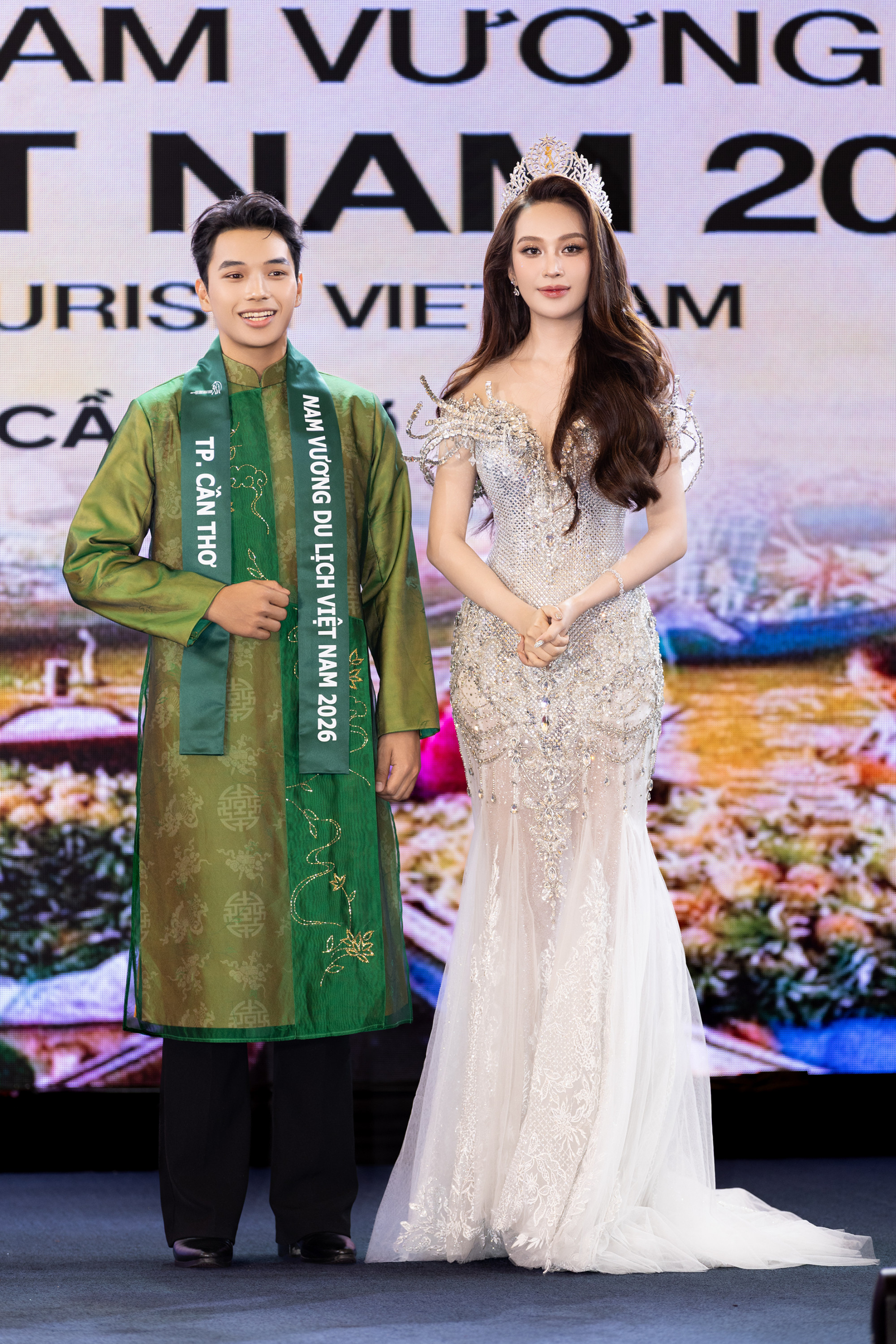 Lần đầu tiên các thí sinh nam được góp mặt tại cuộc thi nhan sắc và quảng bá du lịch Việt Nam - Ảnh: BTC