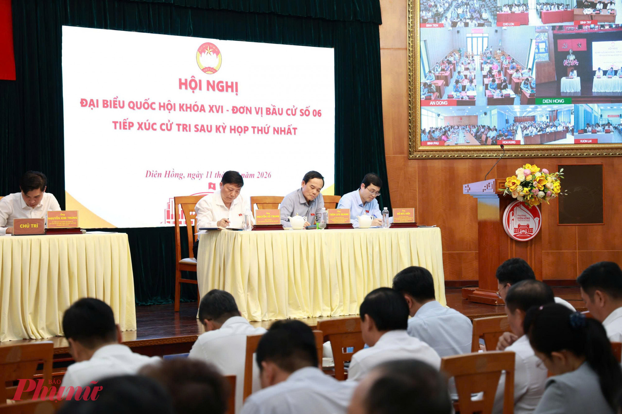 Hội nghị tiếp xúc cử tri được tổ chức trực tiếp kết hợp trực tuyến với nhiều điểm cầu trên địa bàn thành phố - Ảnh: Thanh Tâm