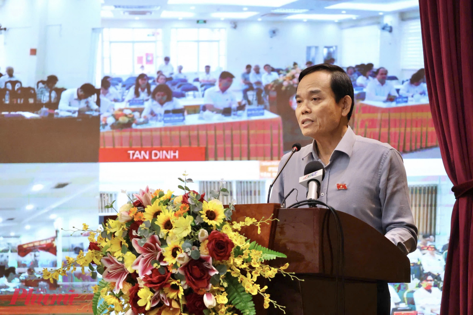 Bí thư Thành ủy TPHCM Trần Lưu Quang trả lời các kiến nghị của cử tri - Ảnh: Thanh Tâm