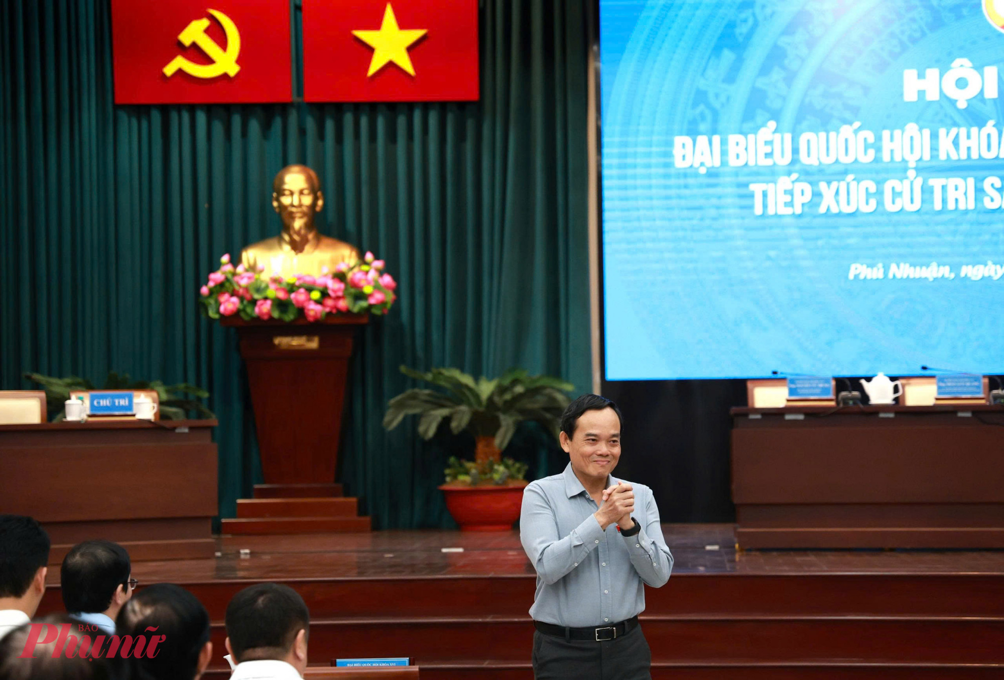 Ủy viên Bộ Chính trị, Bí thư Thành ủy TPHCM Trần Lưu Quang cùng các đại biểu Quốc hội khóa XVI - đơn vị bầu cử số 06 đã tiếp xúc cử tri  sau kỳ họp thứ Nhất Đại biểu Quốc hội - Ảnh: Thanh Tâm