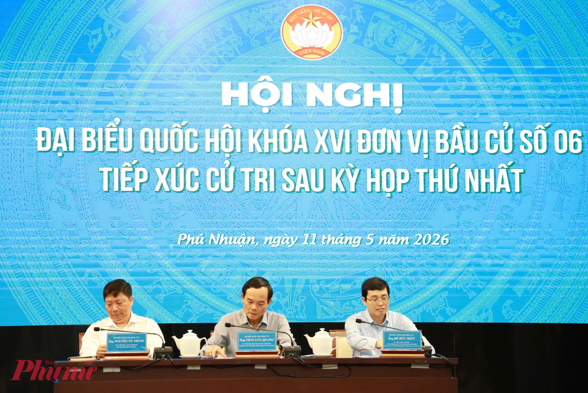 Các đại biểu Quốc hội khóa XVI - đơn vị bầu cử số 06 tiếp xúc cử tri sáng 11/5 - Ảnh: Thanh Tâm