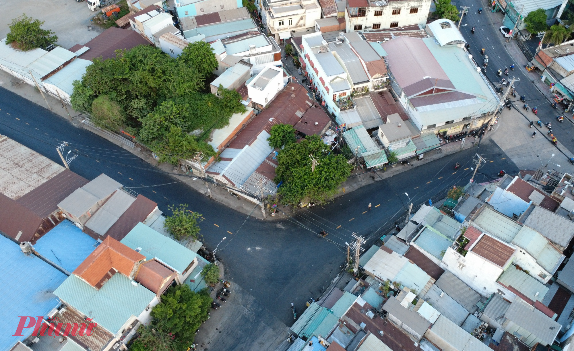 Đoạn ngã 3 giữa đường Bến Nghé - Lưu Trọng Lư đã cũng được sửa chữa, trải nhựa mới - Ảnh: Nguyễn Văn