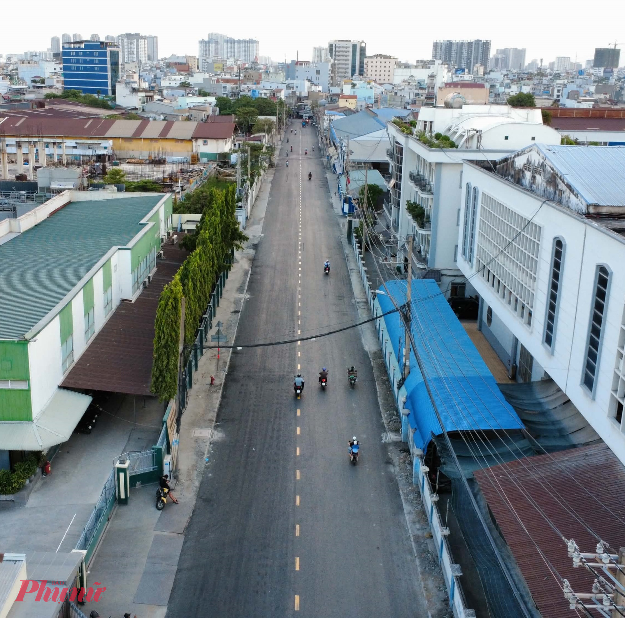 Đường Bến Nghé sau khi được sửa chữa, trải nhựa mới xe lưu thông thuận lợi - Ảnh: Nguyễn Văn