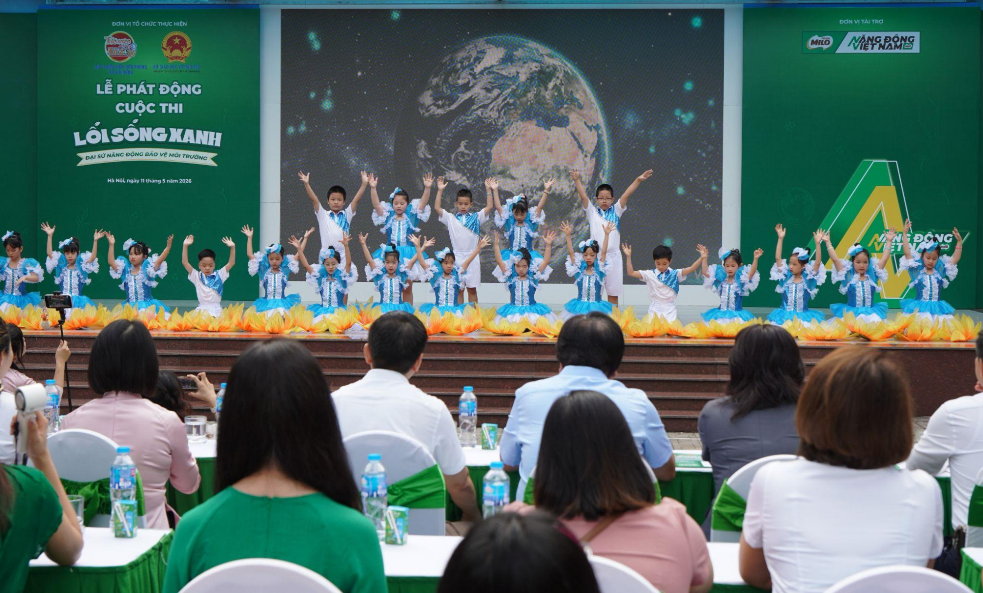 Lễ phát động cuộc thi “Lối sống xanh - Đại sứ năng động bảo vệ môi trường” diễn ra sáng 11/5 tại Trường tiểu học Phương Mai (Hà Nội) - Ảnh: T.M