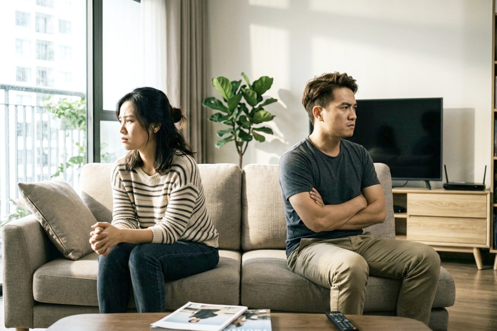 Dù tình yêu không còn, nhiều cặp vợ chồng vẫn chưa đủ can đảm nói lời kết thúc - Ảnh minh họa do AI tạo