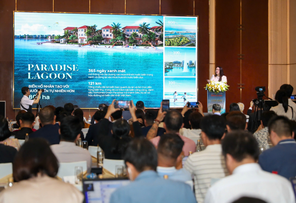Diễn giả trình bày tại hội thảo “Cần Giờ - cực tăng trưởng mới của TPHCM” do Báo Người Lao Động tổ chức sáng 12/5. Ảnh: BTC