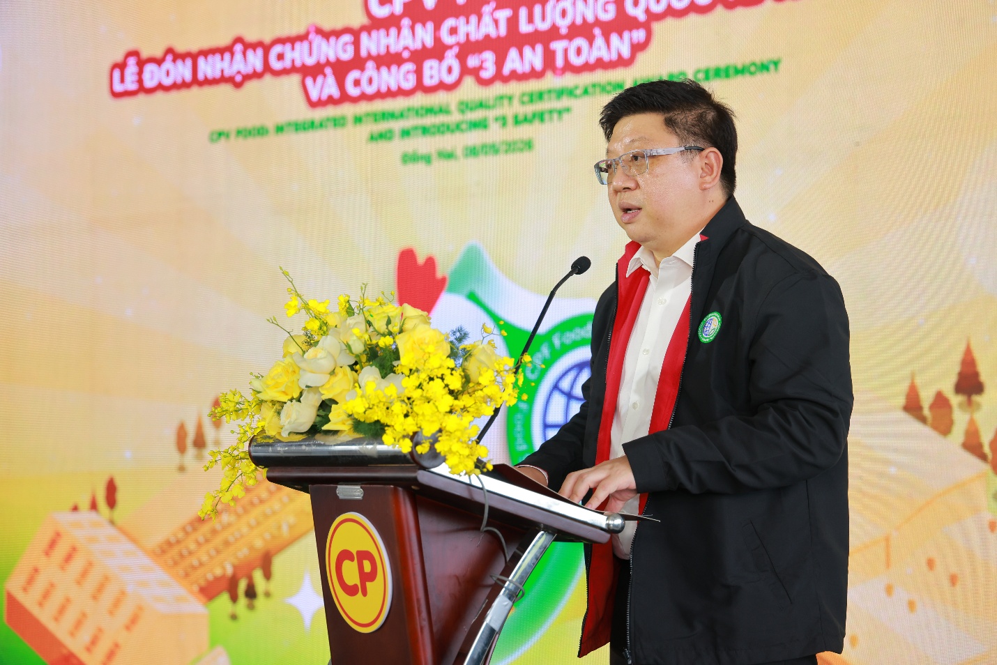 Ông Wirat Wongpornpakdee - Phó tổng giám đốc C.P. Việt Nam chia sẻ định hướng nâng cao tiêu chuẩn sản xuất thực phẩm của C.P. Việt Nam - Ảnh: Đ.Q