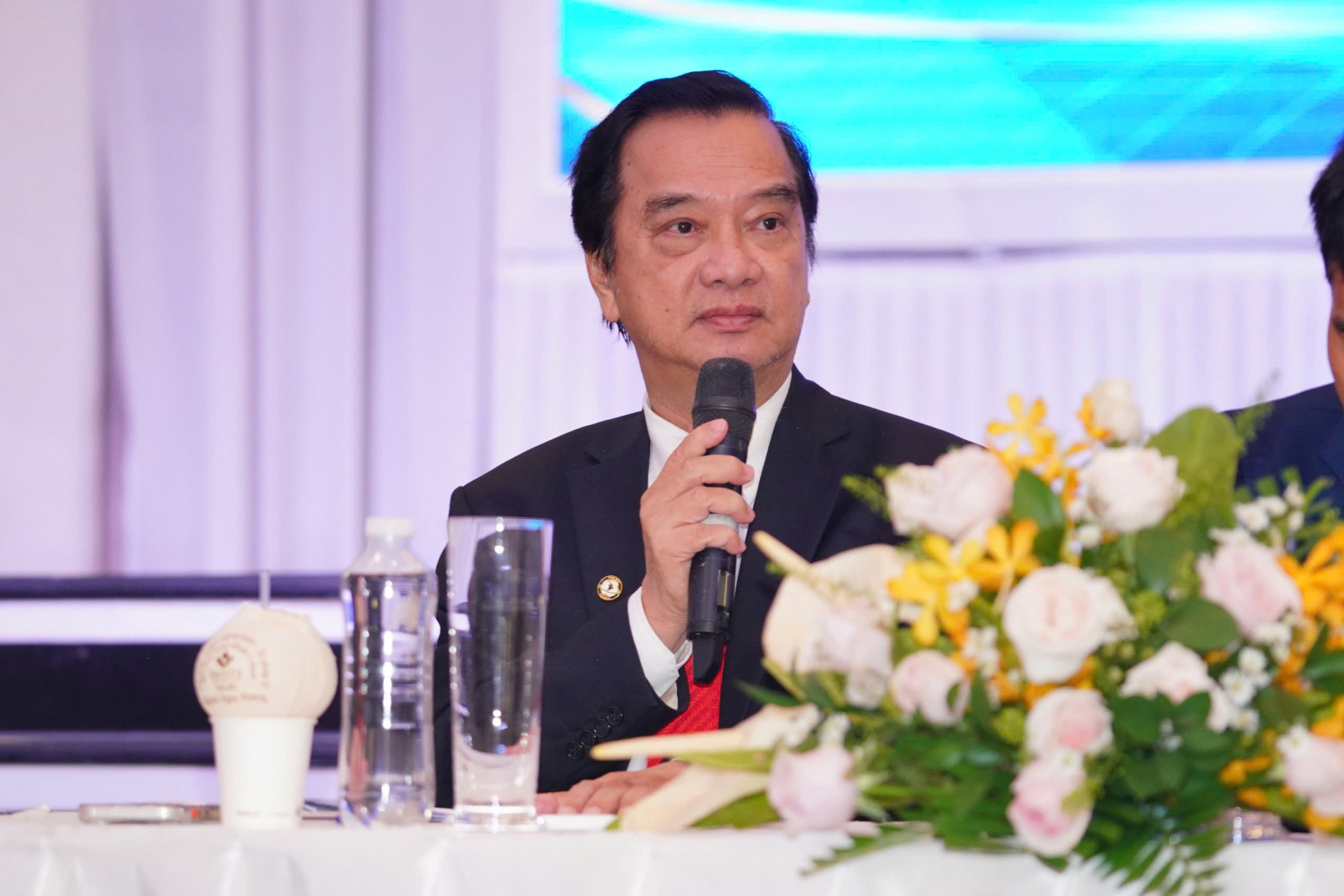 PGS.TS.BS Nguyễn Thanh Vân – Chủ tịch Hội Phẫu thuật tạo hình thẩm mỹ TPHCM phát biểu tại hội thảm