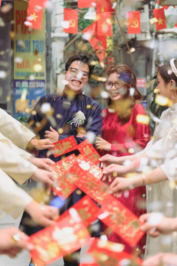 Chọn thuê áo dài thay vì mua mới - Ảnh: Anh Minh