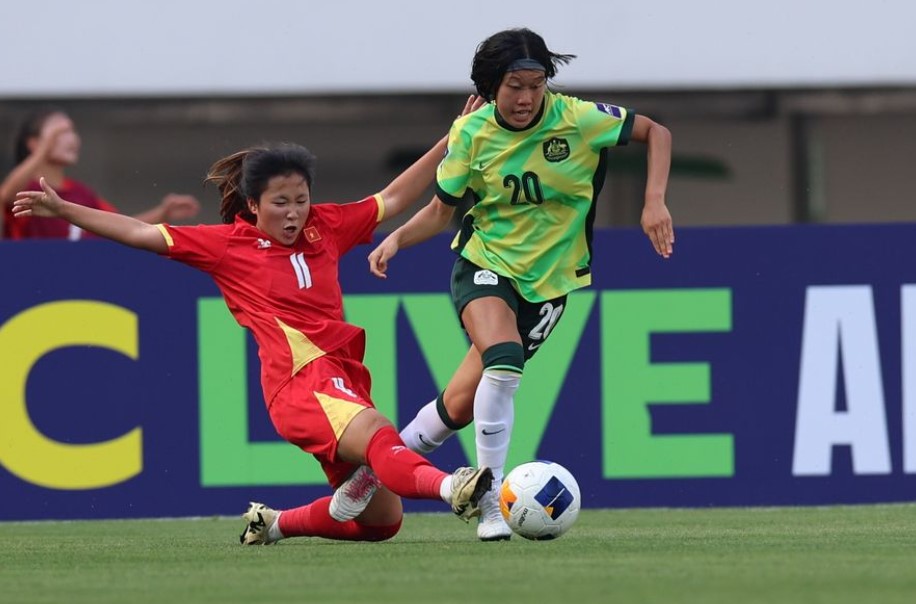 U17 nữ Việt Nam lỡ hẹn World Cup Dù cố gắng, nhưng các cầu thủ Việt Nam (đỏ) vẫn đành thúc thủ trước đội Úc - Ảnh: AFC
